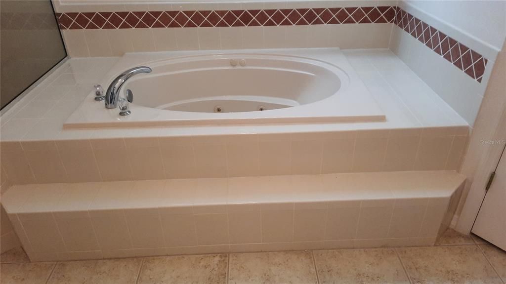 For Rent: $2,875 (3 beds, 2 baths, 2111 Square Feet)