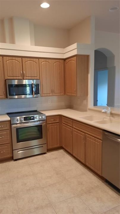 For Rent: $2,900 (3 beds, 2 baths, 2111 Square Feet)