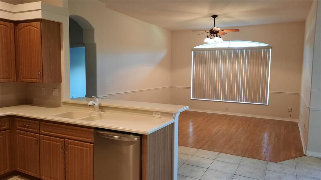 For Rent: $2,900 (3 beds, 2 baths, 2111 Square Feet)