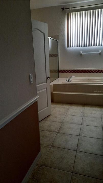 For Rent: $2,900 (3 beds, 2 baths, 2111 Square Feet)