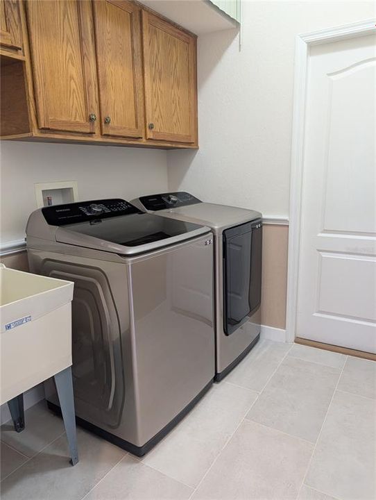 For Rent: $2,875 (3 beds, 2 baths, 2111 Square Feet)