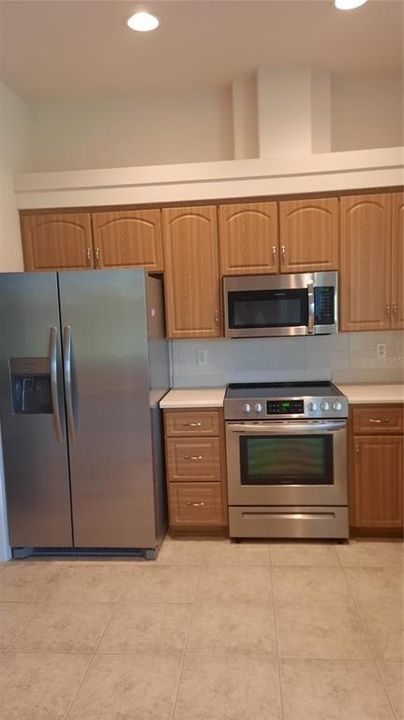 For Rent: $2,900 (3 beds, 2 baths, 2111 Square Feet)