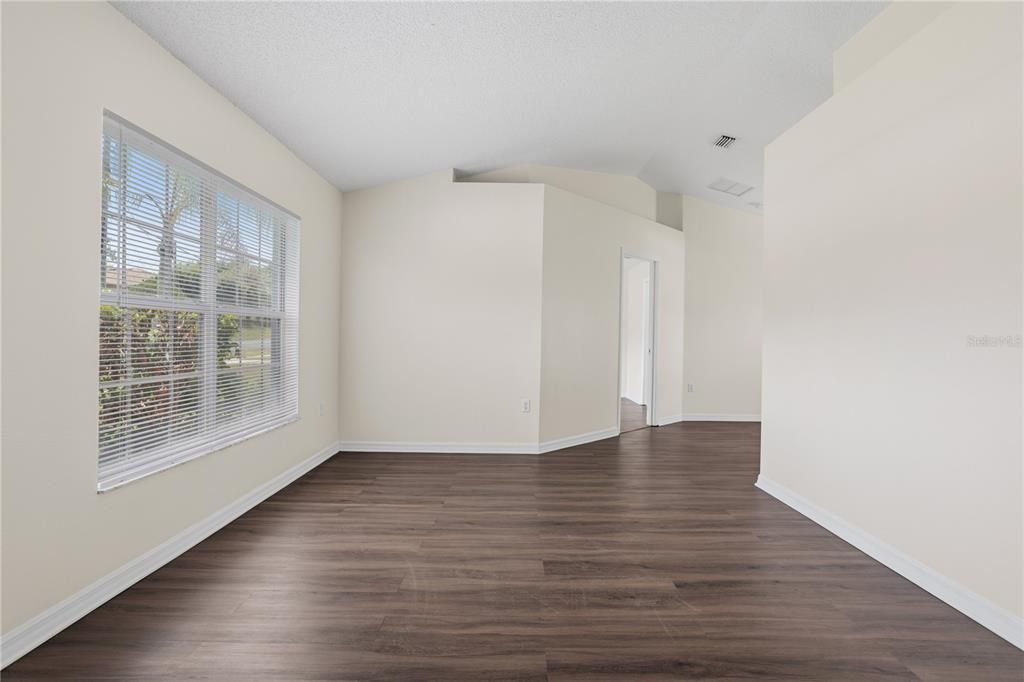 For Sale: $350,500 (4 beds, 2 baths, 1656 Square Feet)