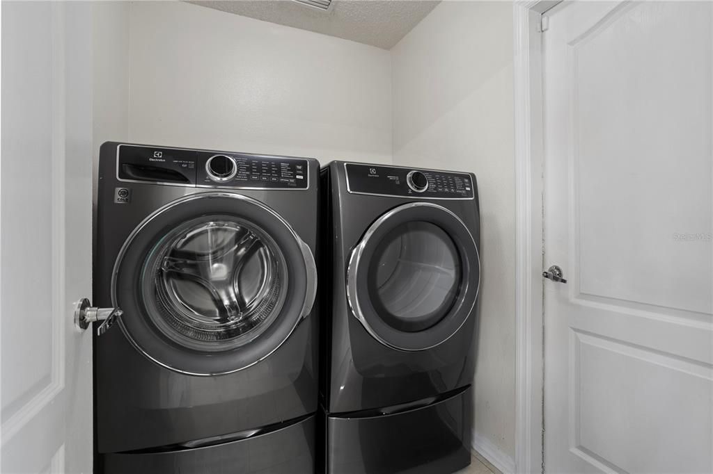 For Sale: $350,500 (4 beds, 2 baths, 1656 Square Feet)