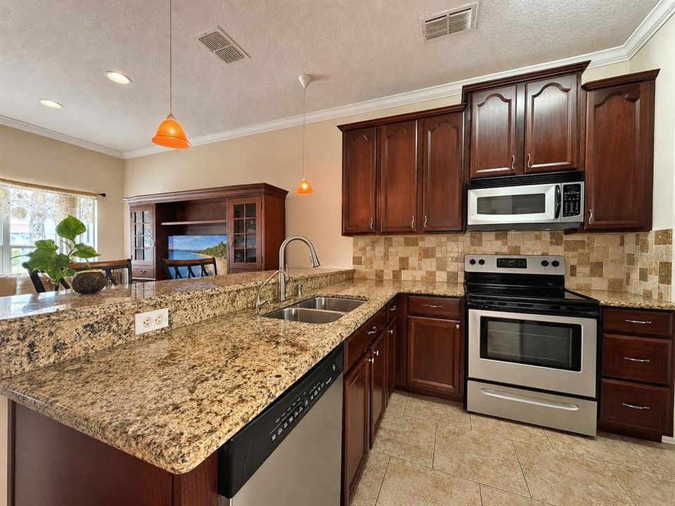 For Sale: $315,000 (2 beds, 2 baths, 1252 Square Feet)