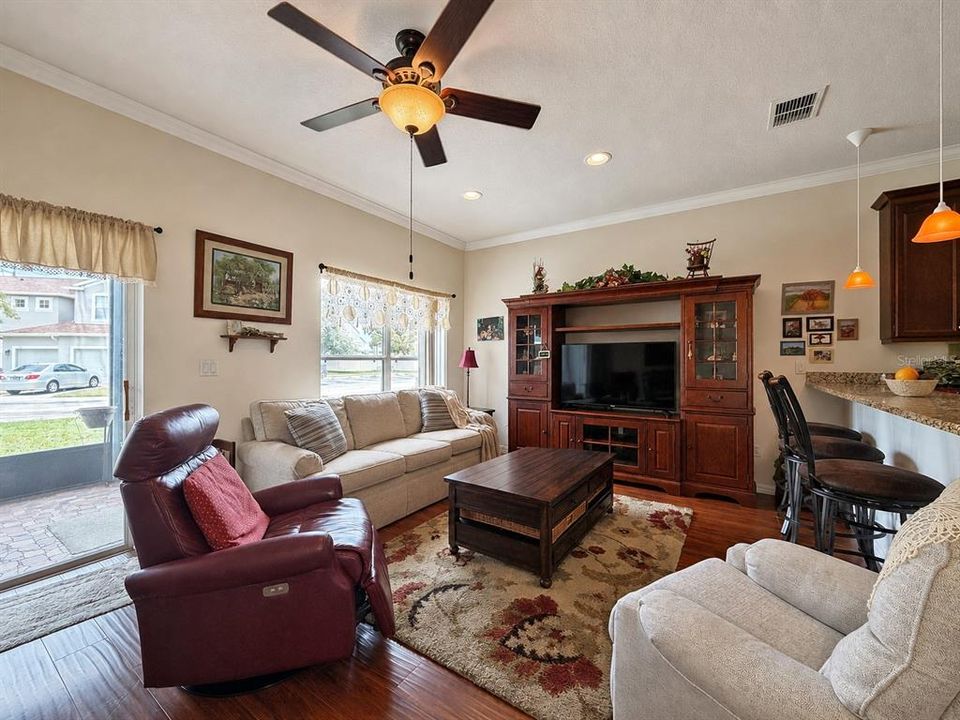 For Sale: $315,000 (2 beds, 2 baths, 1252 Square Feet)