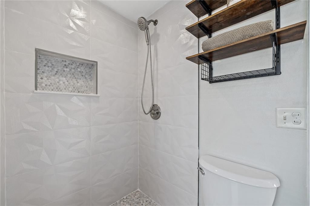 В аренду: $1,950 (2 спален, 1 ванн, 796 Квадратных фут)