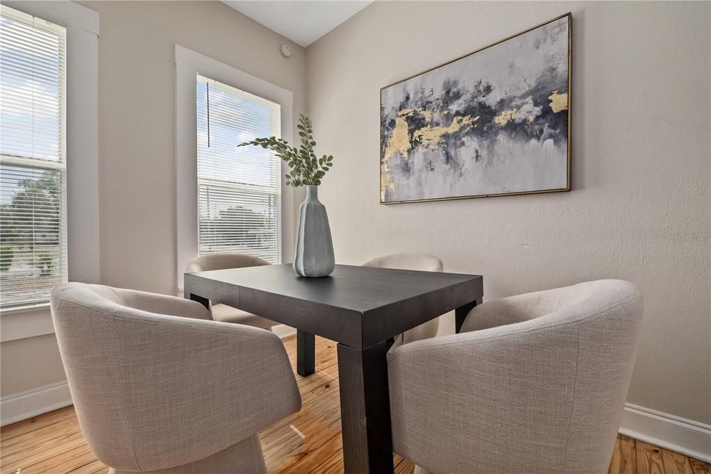В аренду: $1,950 (2 спален, 1 ванн, 796 Квадратных фут)