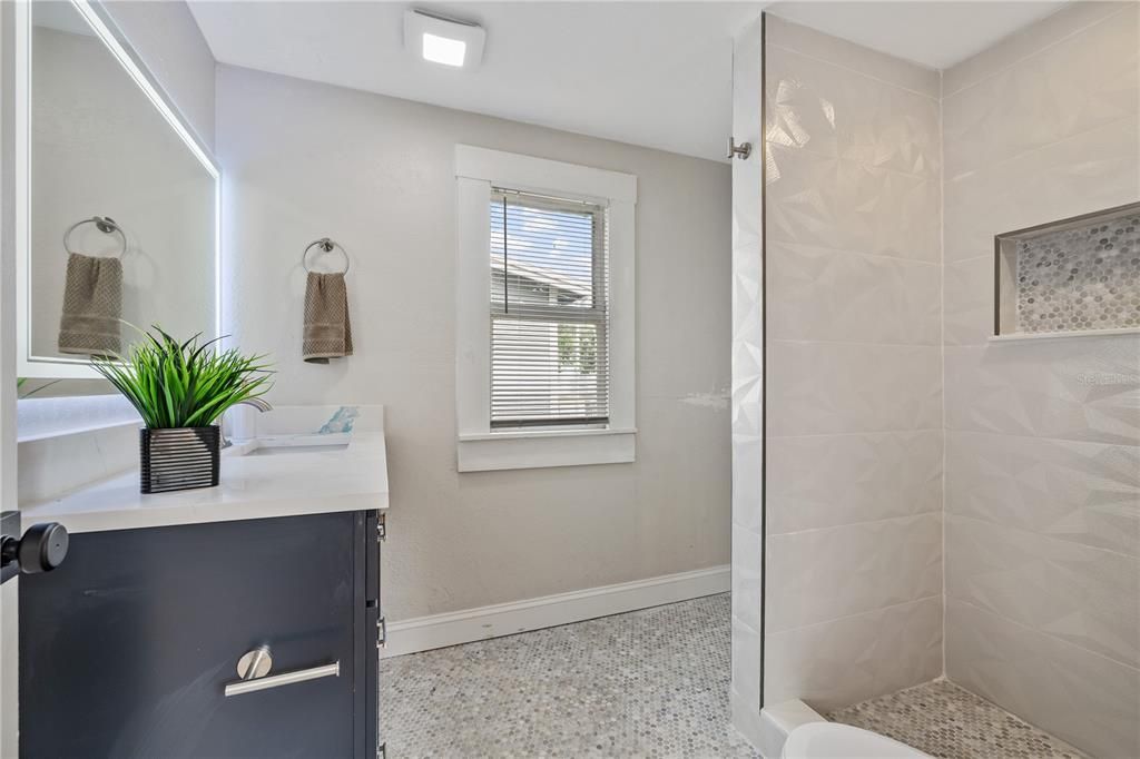 В аренду: $1,950 (2 спален, 1 ванн, 796 Квадратных фут)