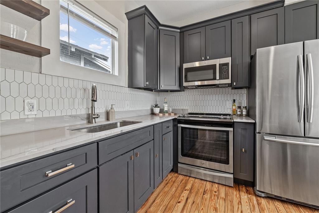 В аренду: $1,950 (2 спален, 1 ванн, 796 Квадратных фут)