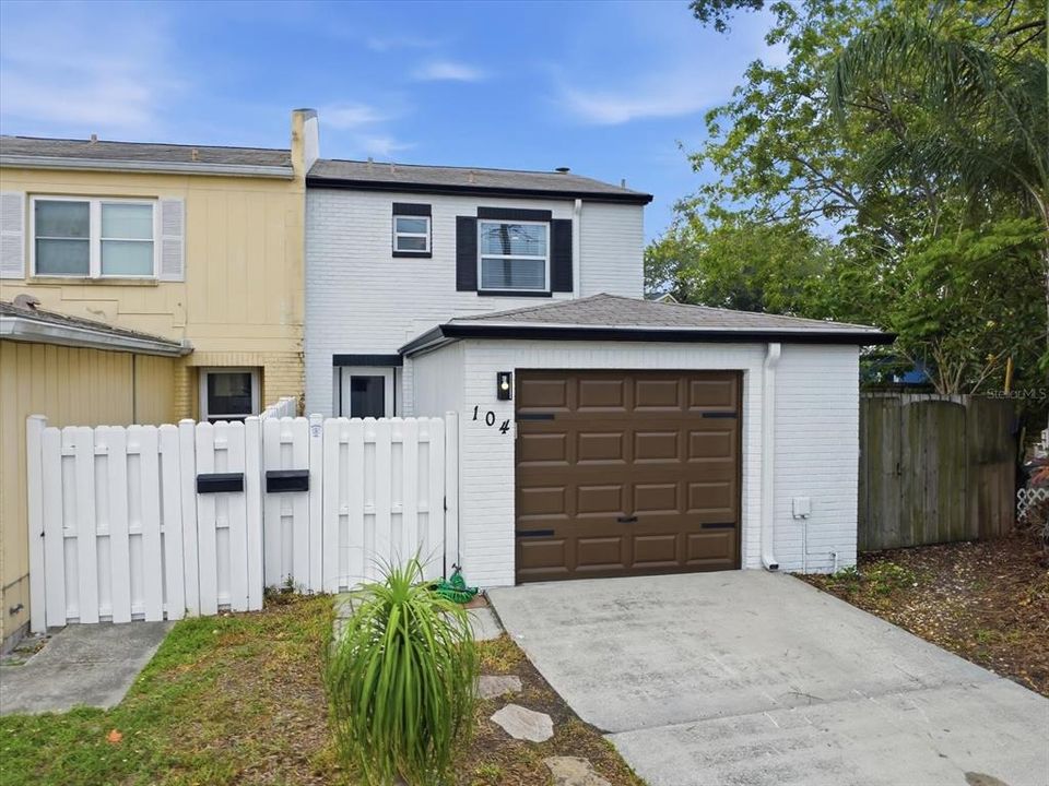 For Sale: $530,000 (2 beds, 2 baths, 1192 Square Feet)