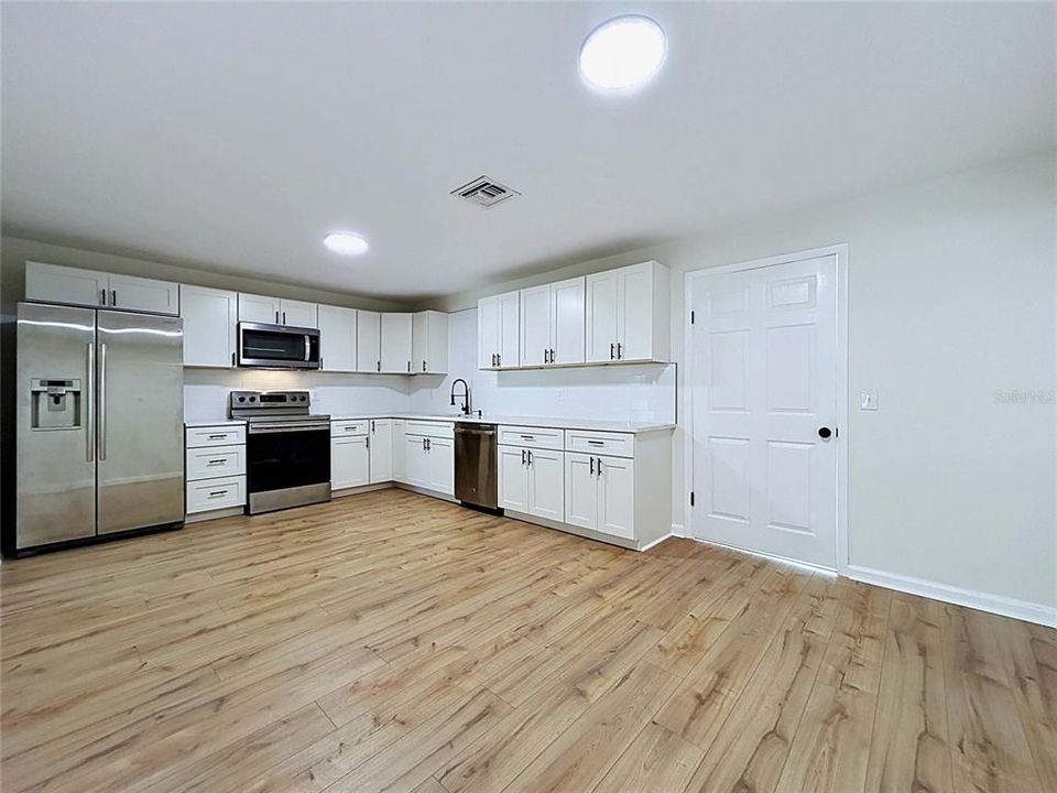 For Sale: $299,990 (4 beds, 2 baths, 2052 Square Feet)