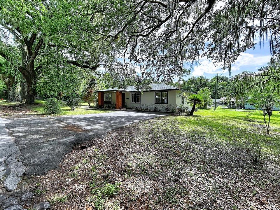 For Sale: $299,990 (4 beds, 2 baths, 2052 Square Feet)