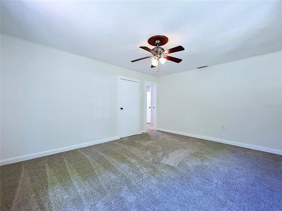 For Sale: $299,990 (4 beds, 2 baths, 2052 Square Feet)