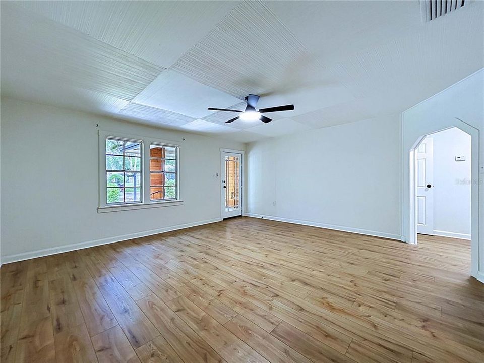 For Sale: $299,990 (4 beds, 2 baths, 2052 Square Feet)