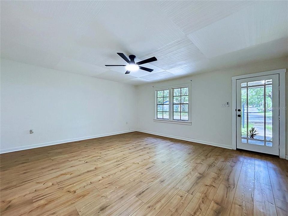 For Sale: $299,990 (4 beds, 2 baths, 2052 Square Feet)