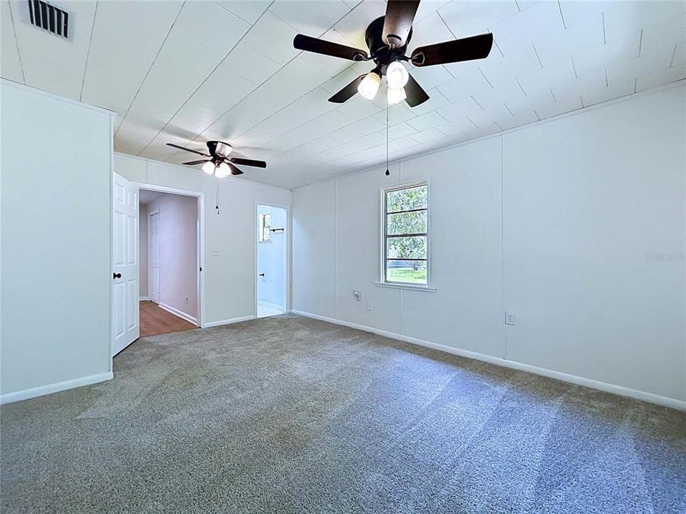 For Sale: $299,990 (4 beds, 2 baths, 2052 Square Feet)