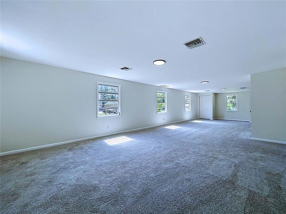 For Sale: $299,990 (4 beds, 2 baths, 2052 Square Feet)