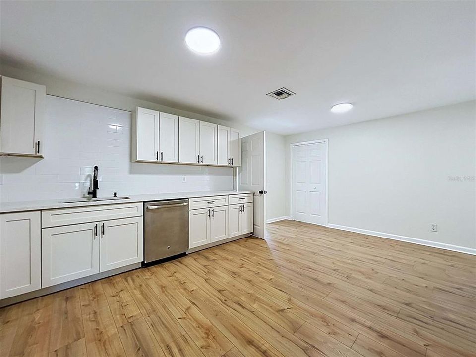 For Sale: $299,990 (4 beds, 2 baths, 2052 Square Feet)