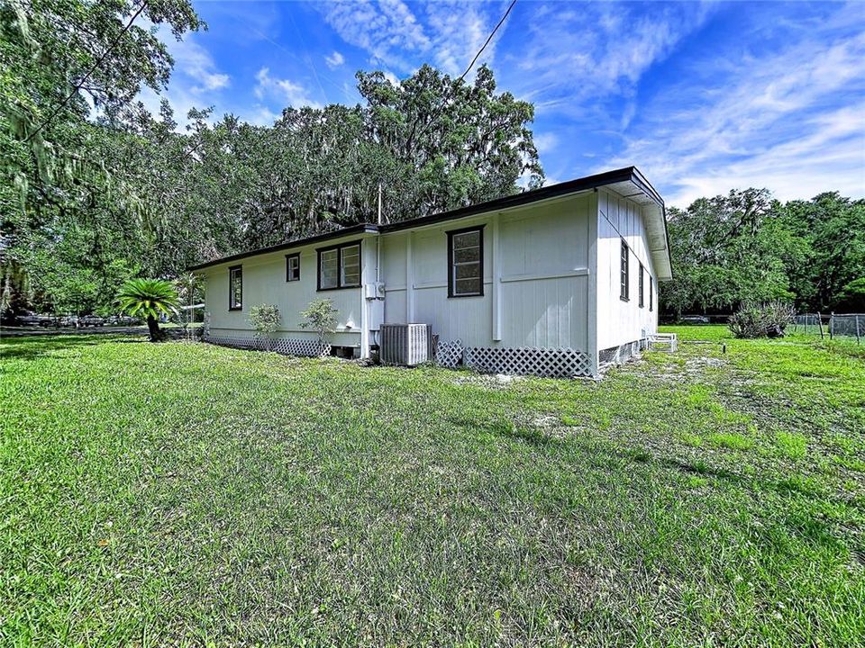 For Sale: $299,990 (4 beds, 2 baths, 2052 Square Feet)