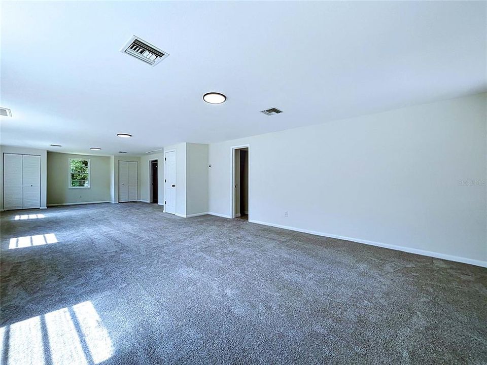 For Sale: $299,990 (4 beds, 2 baths, 2052 Square Feet)
