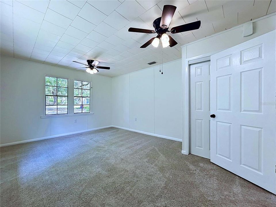 For Sale: $299,990 (4 beds, 2 baths, 2052 Square Feet)