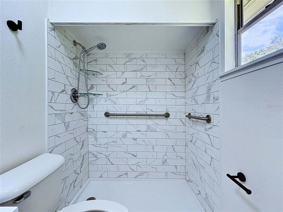 For Sale: $299,990 (4 beds, 2 baths, 2052 Square Feet)