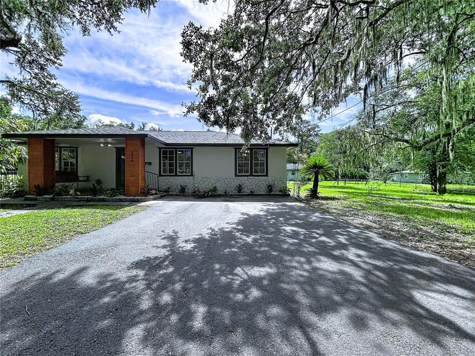For Sale: $299,990 (4 beds, 2 baths, 2052 Square Feet)
