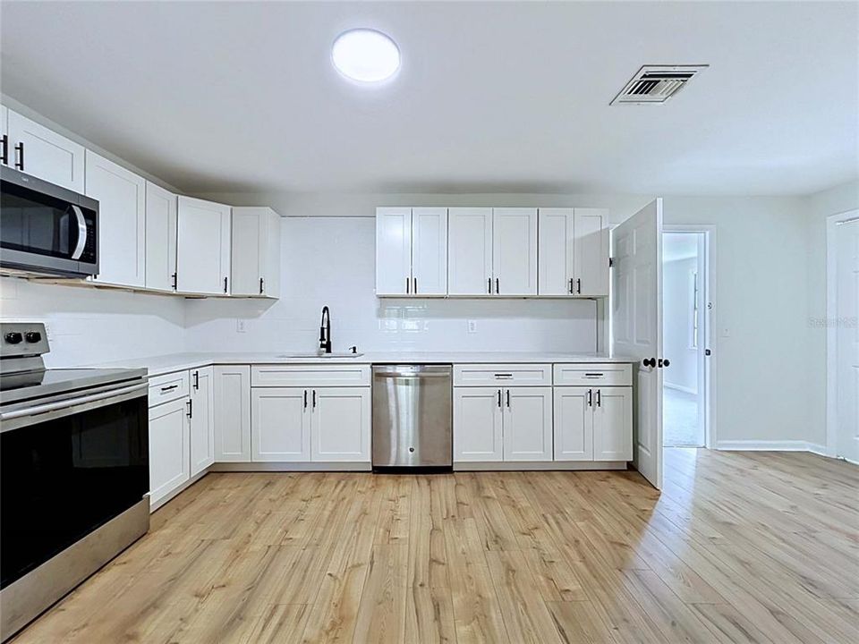 For Sale: $299,990 (4 beds, 2 baths, 2052 Square Feet)