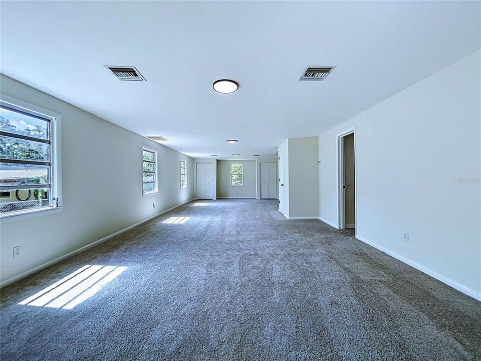 For Sale: $299,990 (4 beds, 2 baths, 2052 Square Feet)