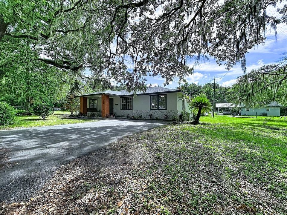 For Sale: $299,990 (4 beds, 2 baths, 2052 Square Feet)