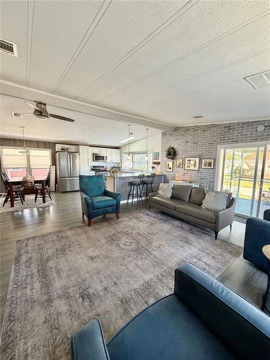 For Sale: $155,000 (2 beds, 2 baths, 1200 Square Feet)