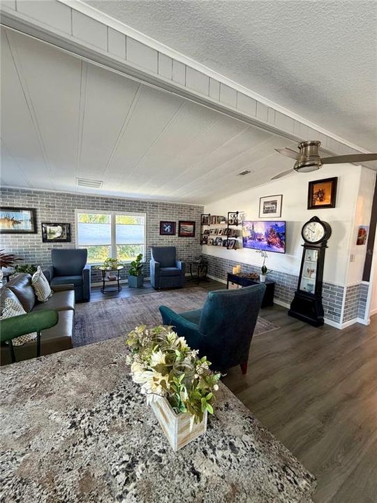 For Sale: $155,000 (2 beds, 2 baths, 1200 Square Feet)