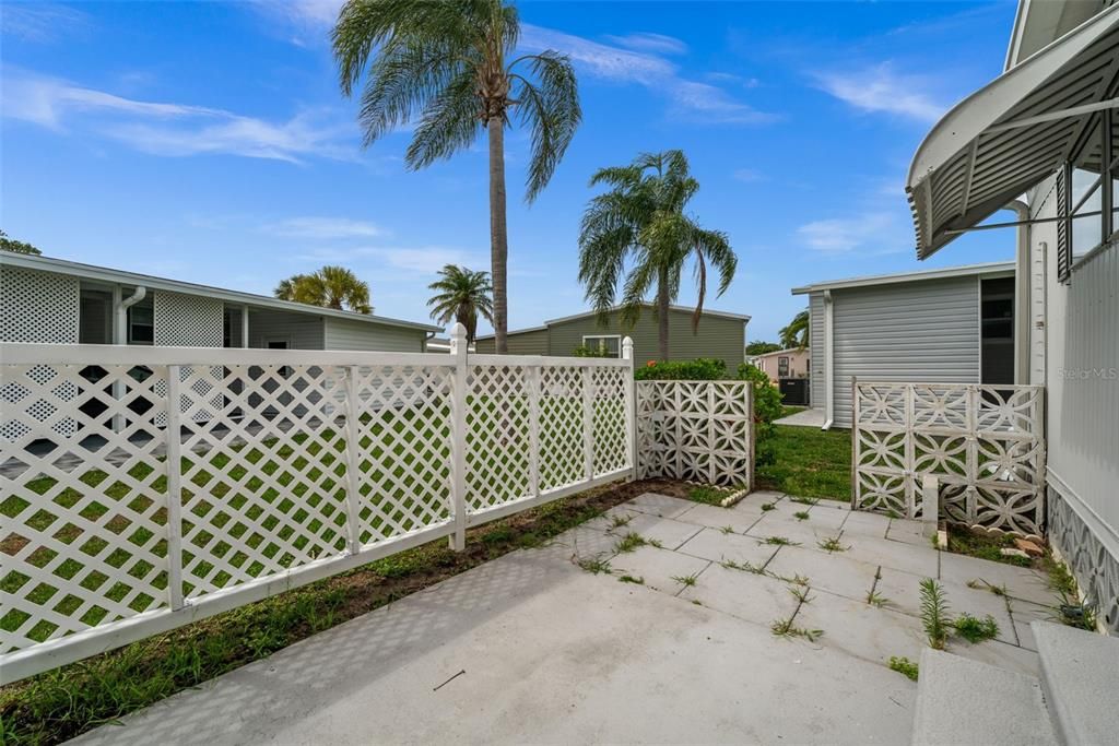 For Sale: $195,000 (2 beds, 2 baths, 1056 Square Feet)