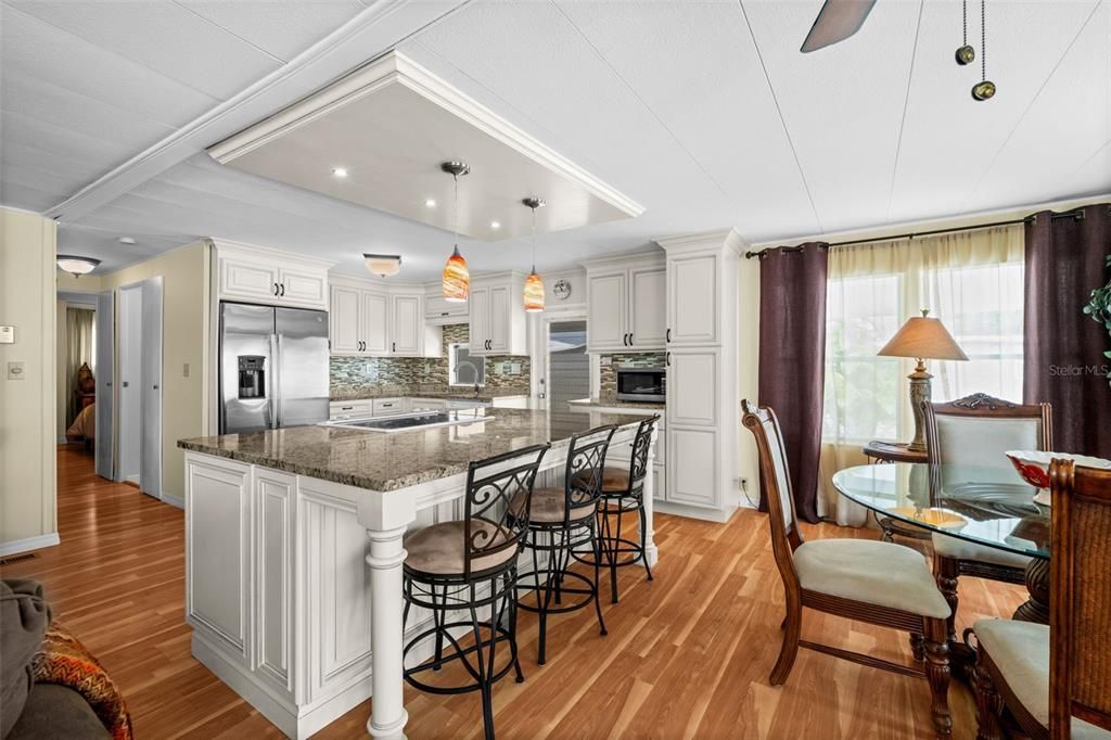For Sale: $195,000 (2 beds, 2 baths, 1056 Square Feet)