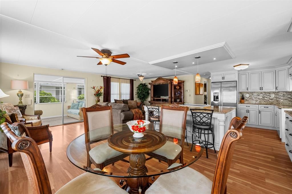 For Sale: $195,000 (2 beds, 2 baths, 1056 Square Feet)