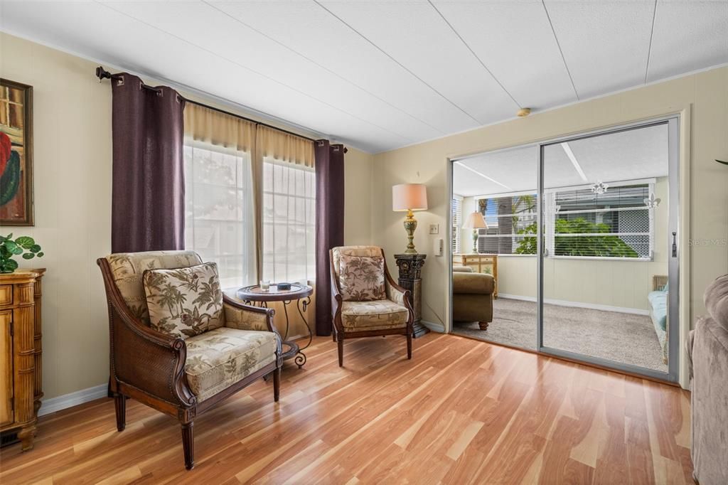 For Sale: $195,000 (2 beds, 2 baths, 1056 Square Feet)