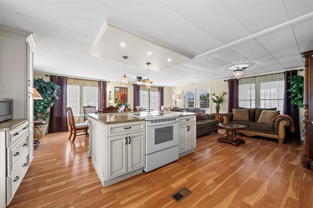 For Sale: $195,000 (2 beds, 2 baths, 1056 Square Feet)