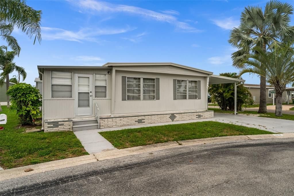 For Sale: $195,000 (2 beds, 2 baths, 1056 Square Feet)