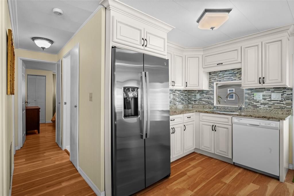 For Sale: $195,000 (2 beds, 2 baths, 1056 Square Feet)