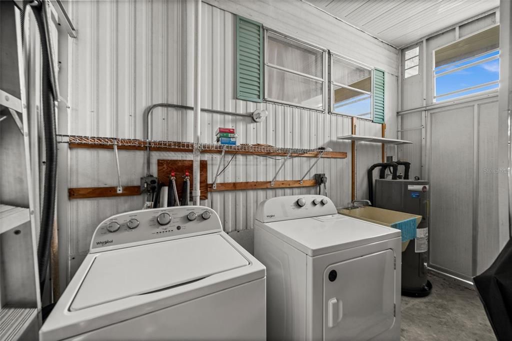 For Sale: $195,000 (2 beds, 2 baths, 1056 Square Feet)