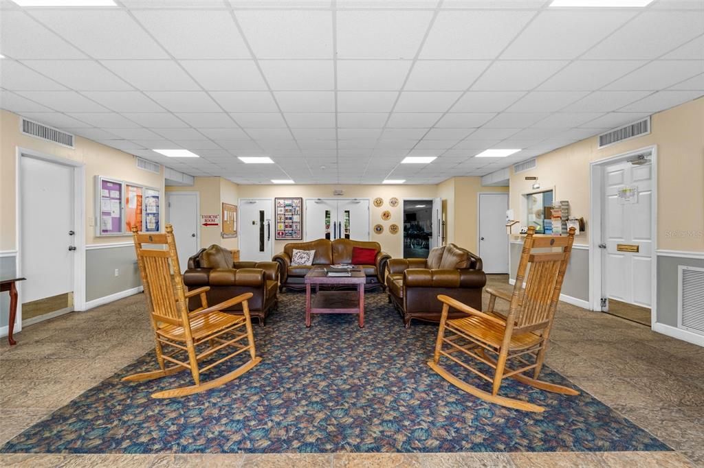 For Sale: $195,000 (2 beds, 2 baths, 1056 Square Feet)