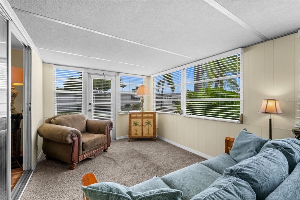 For Sale: $195,000 (2 beds, 2 baths, 1056 Square Feet)