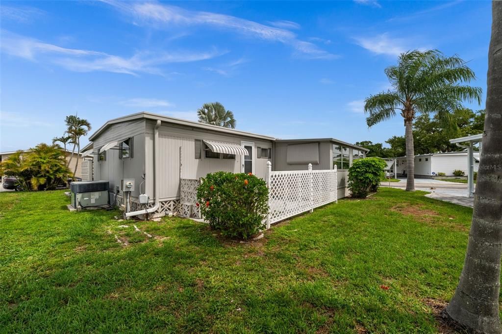 For Sale: $195,000 (2 beds, 2 baths, 1056 Square Feet)