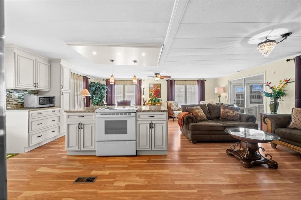 For Sale: $195,000 (2 beds, 2 baths, 1056 Square Feet)