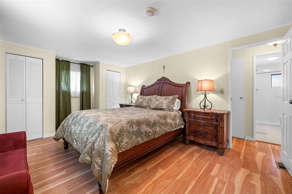 For Sale: $195,000 (2 beds, 2 baths, 1056 Square Feet)