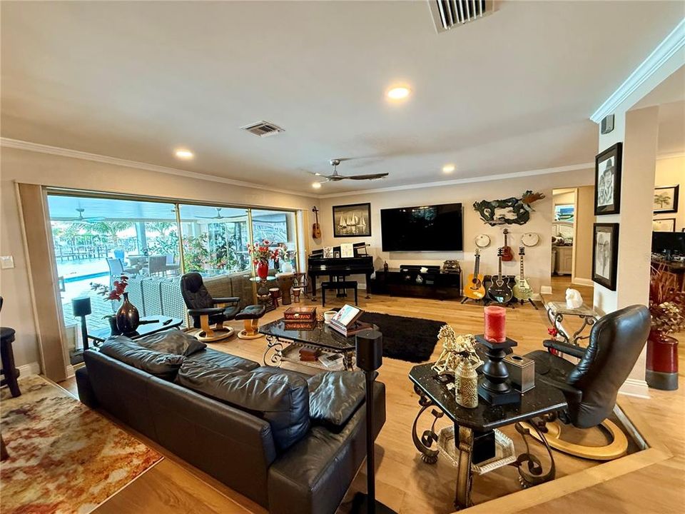 En Venta: $2,495,000 (3 camas, 3 baños, 2576 Pies cuadrados)