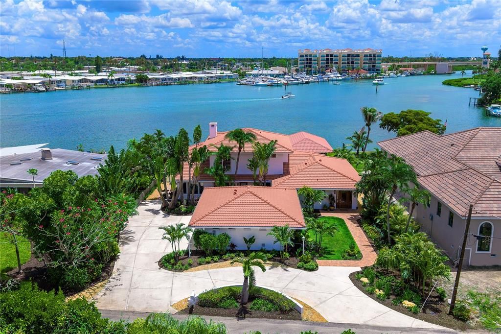 For Sale: $2,299,000 (4 beds, 3 baths, 3198 Square Feet)