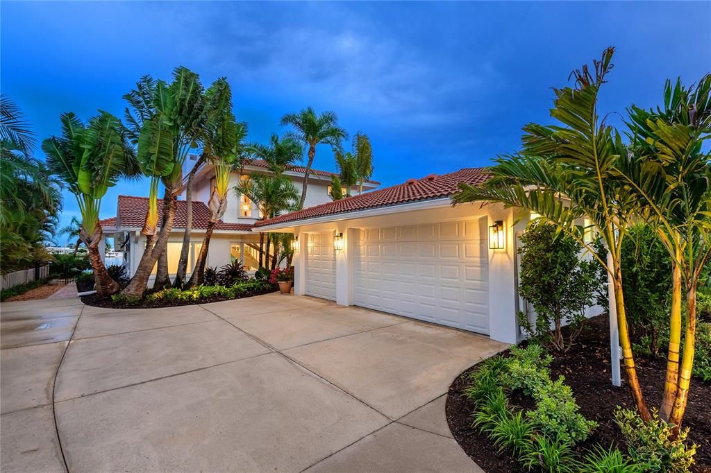 For Sale: $2,299,000 (4 beds, 3 baths, 3198 Square Feet)