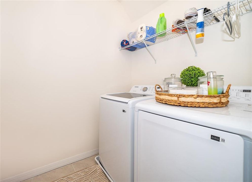 En Venta: $449,990 (5 camas, 3 baños, 2674 Pies cuadrados)